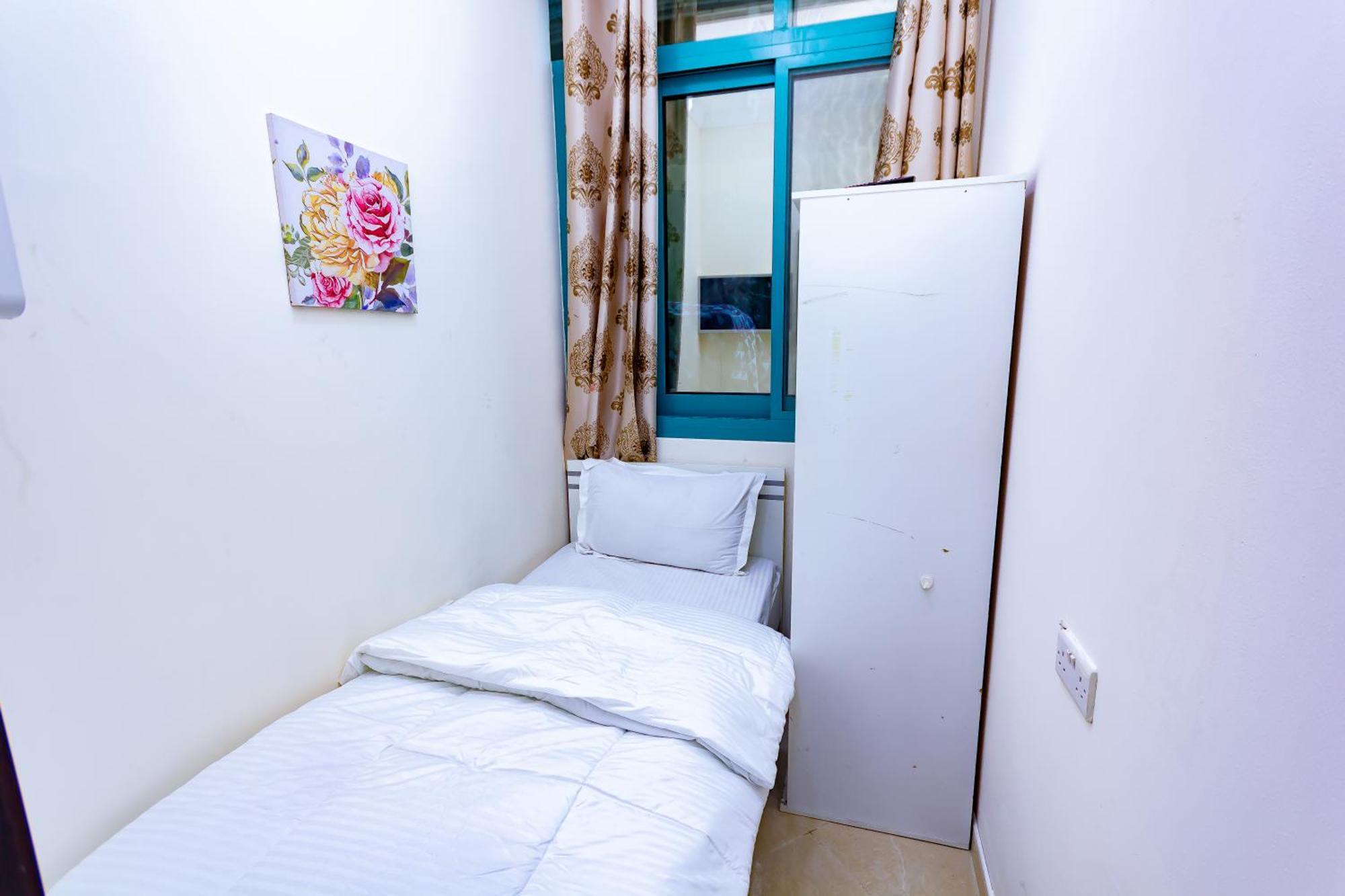 Nice Single Rooms For "Girls" Only In Dubai, Marina Exterior foto