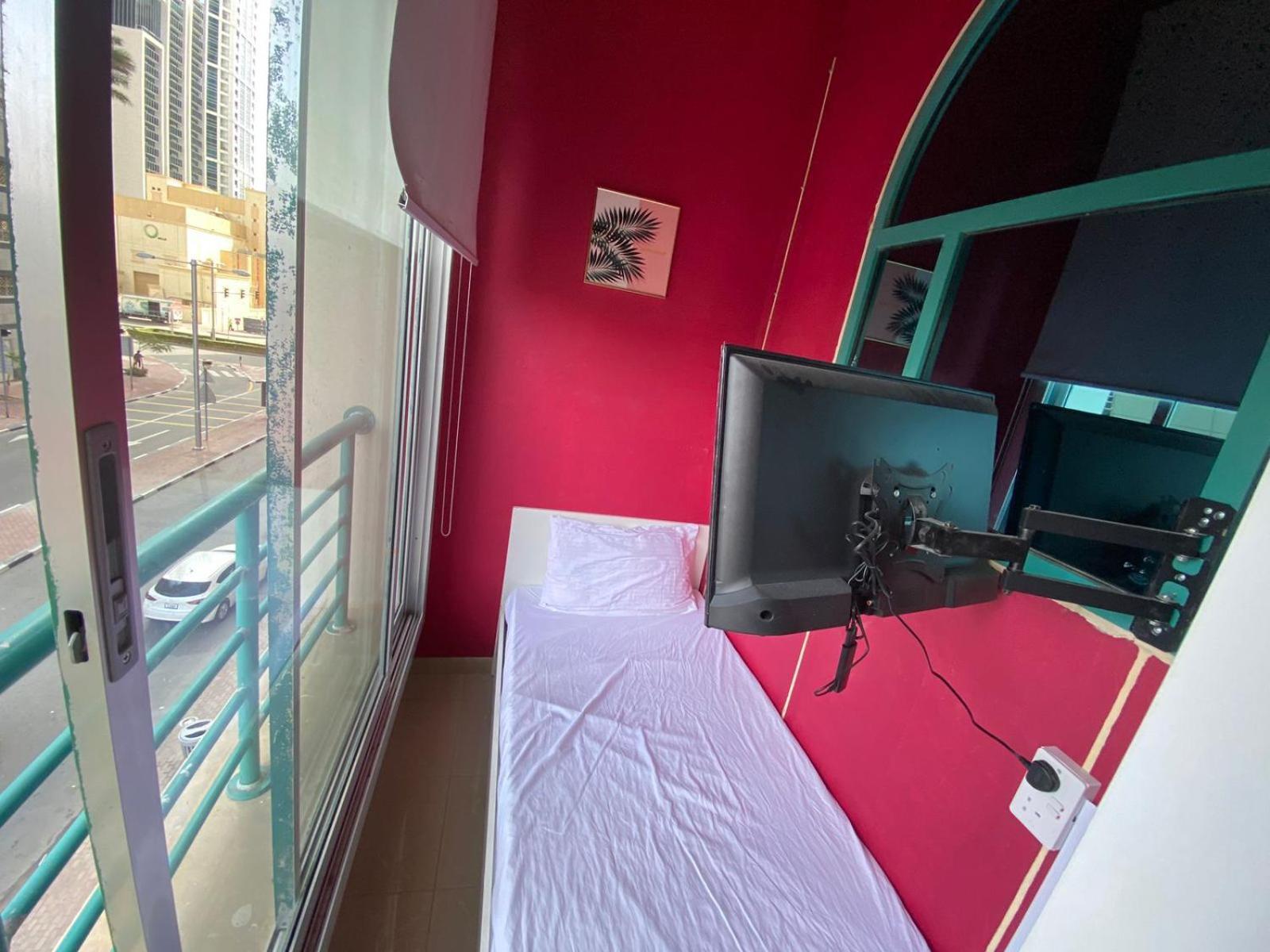 Nice Single Rooms For "Girls" Only In Dubai, Marina Exterior foto