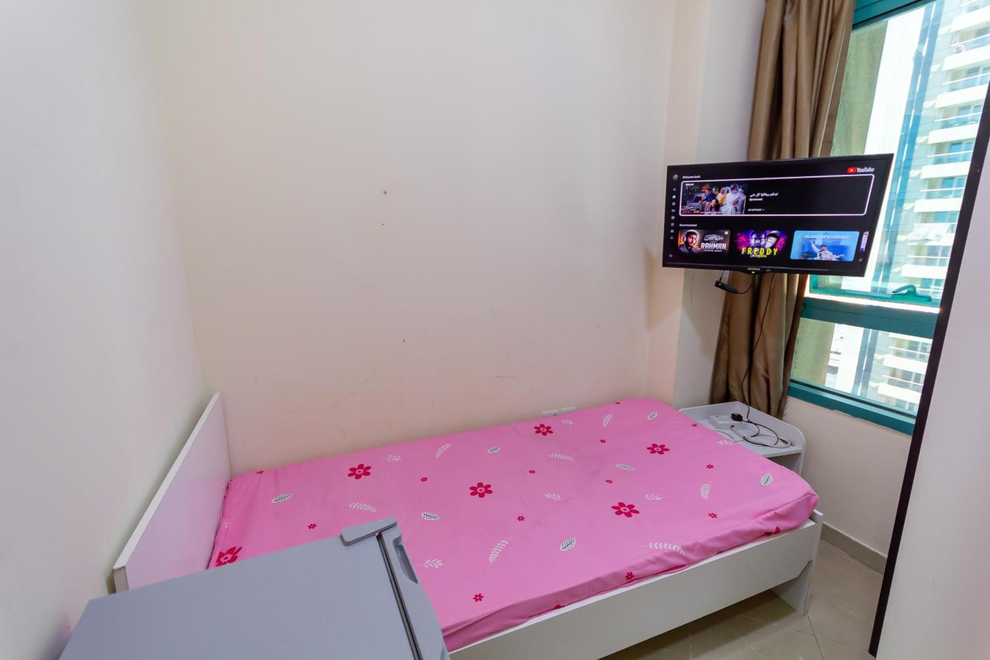 Nice Single Rooms For "Girls" Only In Dubai, Marina Exterior foto